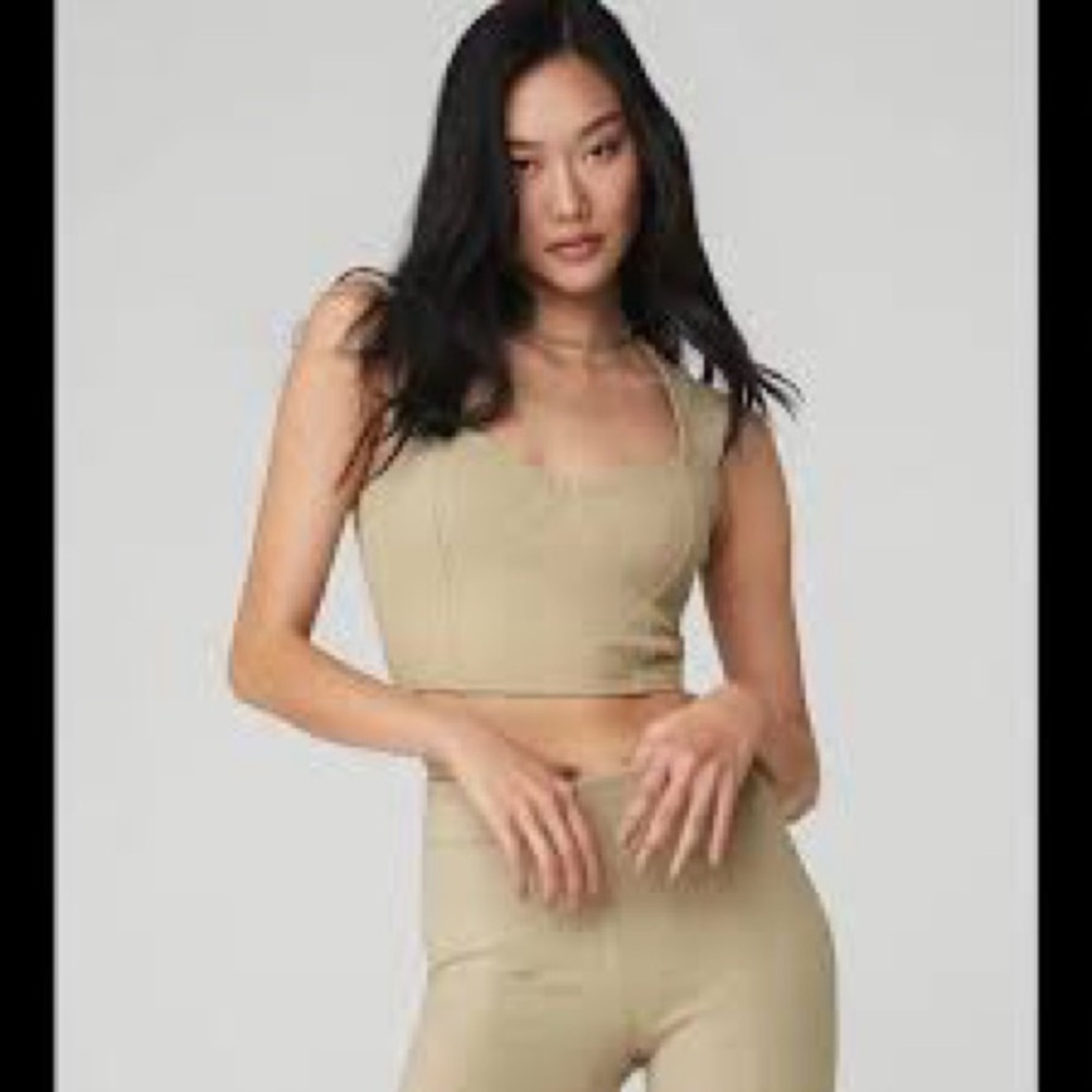 Alo - Ribbed Sweetheart Short Sleeve - beige small